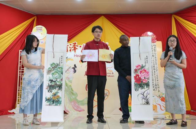 (260917) -- NAIROBI, Sept. 17, 2026 (Xinhua) -- Teachers introduce Chinese artworks featuring the peony during an event to celebrate the upcoming Mid-Autumn Festival at the Confucius Institute at Kenyatta University in Nairobi, Kenya, Sept. 16, 2026. TO GO WITH "Feature: Kenyan youth embrace China's Mid-Autumn Festival as cultural ties grow" (Xinhua/Yang Guang)