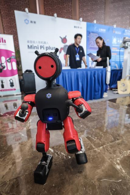 (260917) -- HANGZHOU, Sept. 17, 2026 (Xinhua) -- A robot is seen during the 9th China Robotop Summit in Hangzhou, east China's Zhejiang Province, Sept. 17, 2026.
  This summit kicked off at Hangzhou Future Sci-Tech City here on Thursday.
   Themed "Smart Connectivity for a New Ecosystem, Empowering All Scenarios: The Intelligent and Qualitative Transformation in the 'Robot+' Era," the event served as a premier platform for academic exchange, industrial matchmaking, and exhibition within the robotics sector.
   The summit featured five major exhibition zones: humanoid robots and embodied intelligence, industrial robots, service and special-purpose robots, medical robots, and the robotics industry chain. (Xinhua/Xu Yu)