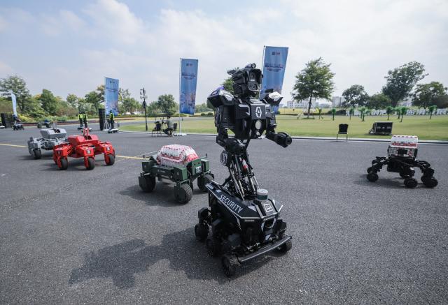 (260917) -- HANGZHOU, Sept. 17, 2026 (Xinhua) -- Robots are seen during the 9th China Robotop Summit in Hangzhou, east China's Zhejiang Province, Sept. 17, 2026.
  This summit kicked off at Hangzhou Future Sci-Tech City here on Thursday.
   Themed "Smart Connectivity for a New Ecosystem, Empowering All Scenarios: The Intelligent and Qualitative Transformation in the 'Robot+' Era," the event served as a premier platform for academic exchange, industrial matchmaking, and exhibition within the robotics sector.
   The summit featured five major exhibition zones: humanoid robots and embodied intelligence, industrial robots, service and special-purpose robots, medical robots, and the robotics industry chain. (Xinhua/Xu Yu)