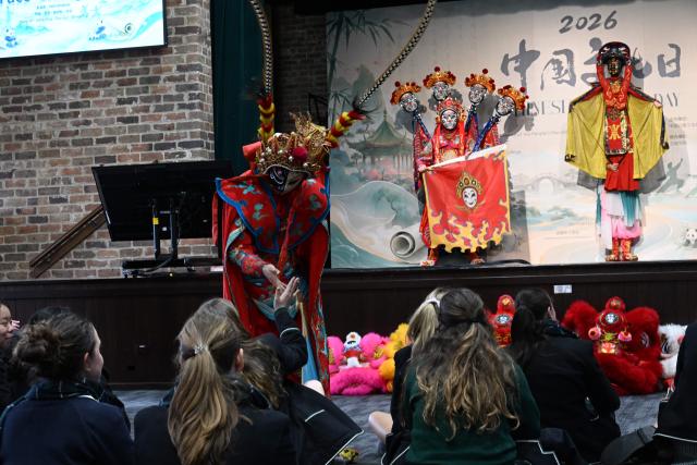 (260917) -- GEELONG, Sept. 17, 2026 (Xinhua) -- Members of an arts troupe from southwest China's Sichuan Province perform during a Chinese Culture Day event at Geelong College in Australia, Sept. 16, 2026. TO GO WITH "Feature: Chinese Culture Day brings China closer to Australian students" (Xinhua/Xu Haijing)