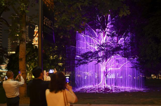 (260917) -- SHANGHAI, Sept. 17, 2026 (Xinhua) -- People enjoy a light show during the 3rd Shining Shanghai festival in Shanghai, east China, Sept. 17, 2026. The opening ceremony of the festival was held here on Thursday. The festival with one main venue and 16 sub-venues features 158 theme activities of shining feast. (Xinhua/Chen Haoming)