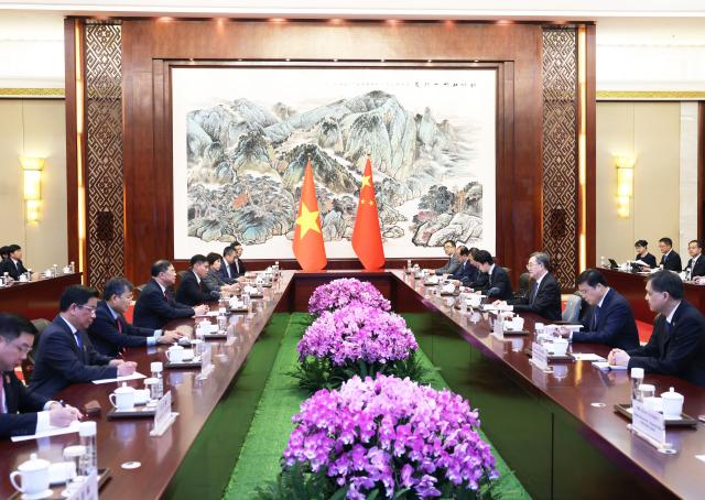(260917) -- NANNING, Sept. 17, 2026 (Xinhua) -- Chinese Vice Premier Ding Xuexiang, also a member of the Standing Committee of the Political Bureau of the Communist Party of China Central Committee, meets with Vietnam's Standing Deputy Prime Minister Pham Gia Tuc, who is in China to attend the 23rd China-ASEAN Expo and China-ASEAN Business and Investment Summit, in Nanning, south China's Guangxi Zhuang Autonomous Region, Sept. 16, 2026. (Xinhua/Liu Weibing)