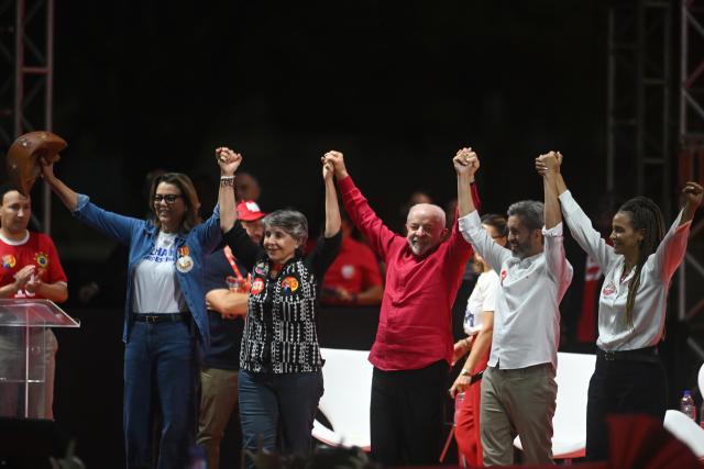 (260917) -- BRASILIA, Sept. 17, 2026 (Xinhua) -- Brazilian President Luiz Inacio Lula da Silva (C), presidential candidate of Brazil's ruling Workers' Party, takes part in a campaign rally in Brasilia, Brazil, Sept. 16, 2026. (Photo by Lucio Tavora/Xinhua)
