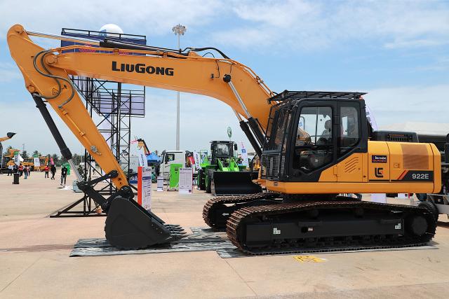 (260917) -- ABIDJAN, Sept. 17, 2026 (Xinhua) -- A Chinese-made LiuGong excavator is displayed at the Abidjan Infrastructure Exhibition in Abidjan, Cote d'Ivoire, Sept. 17, 2026. (Photo by Yvan Sonh/Xinhua)