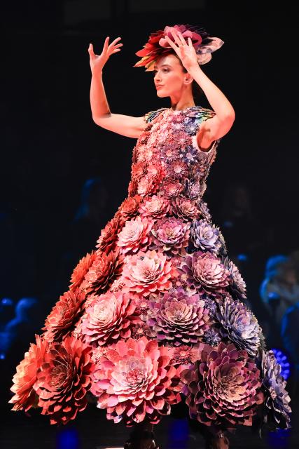 (260917) -- WELLINGTON, Sept. 17, 2026 (Xinhua) -- A model presents a creation during a show of the World of Wearable Art in Wellington, New Zealand, Sept. 17, 2026. (Photo by Meng Tao/Xinhua)