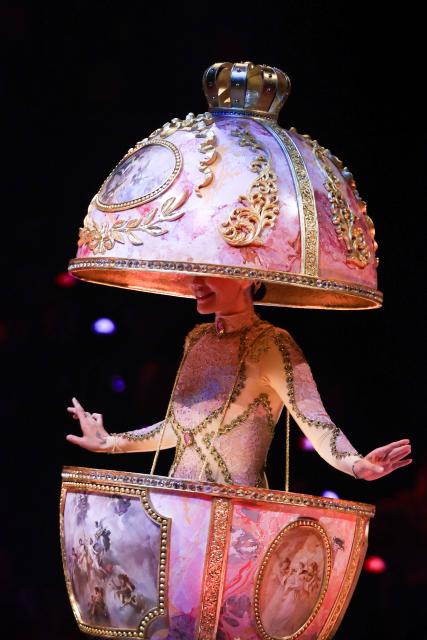 (260917) -- WELLINGTON, Sept. 17, 2026 (Xinhua) -- A model presents a creation during a show of the World of Wearable Art in Wellington, New Zealand, Sept. 17, 2026. (Photo by Meng Tao/Xinhua)