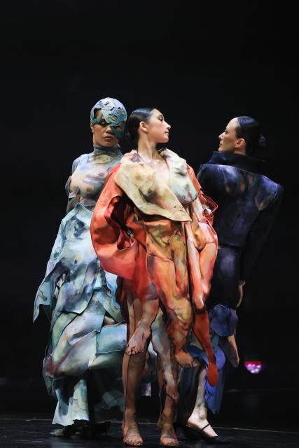 (260917) -- WELLINGTON, Sept. 17, 2026 (Xinhua) -- Models present creations during a show of the World of Wearable Art in Wellington, New Zealand, Sept. 17, 2026. (Photo by Meng Tao/Xinhua)