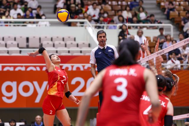 (260918) -- OKAZAKI, Sept. 18, 2026 (Xinhua) -- Zhuang Yushan (L) of China spikes the ball during the preliminary round Pool B match of women's volleyball between Kazakhstan and China at the 20th Asian Games Aichi-Nagoya 2026 in Okazaki, Japan, Sept. 18, 2026. (Xinhua/Li Bo)