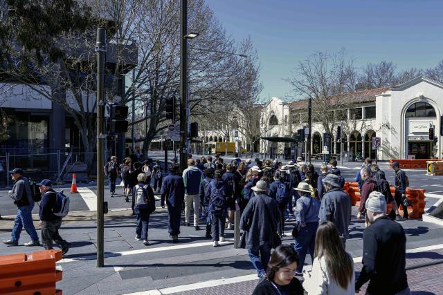 (260918) -- CANBERRA, Sept. 18, 2026 (Xinhua) -- People walk along a street in Canberra, Australia, on Sept. 18, 2026. TO GO WITH "Australia's population grows 1.4 pct in year to March 2026" (Photo by Chu Chen/Xinhua)