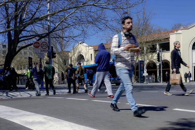 (260918) -- CANBERRA, Sept. 18, 2026 (Xinhua) -- People walk along a street in Canberra, Australia, on Sept. 18, 2026. TO GO WITH "Australia's population grows 1.4 pct in year to March 2026" (Photo by Chu Chen/Xinhua)