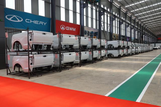 (260917) -- ACCRA, Sept. 17, 2026 (Xinhua) -- This photo taken on Sept. 15, 2026 shows a view of a workshop of Zonda Tec Ghana Limited in Greater Accra Region, Ghana. TO GO WITH "Ghanaian president inaugurates Chinese automobile assembly plant" (Xinhua/Seth)