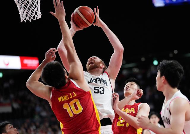 (260918) -- NAGOYA, Sept. 18, 2026 (Xinhua) -- Kirk Alex (2nd L) of Japan goes to the basket during the men's semifinal basketball match between China and Japan at the 20th Asian Games Aichi-Nagoya 2026 in Nagoya, Japan, Sept. 18, 2026. (Xinhua/Luo Yuan)