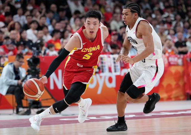 (260918) -- NAGOYA, Sept. 18, 2026 (Xinhua) -- Liao Sanning (L) of China breaks through during the men's semifinal basketball match between China and Japan at the 20th Asian Games Aichi-Nagoya 2026 in Nagoya, Japan, Sept. 18, 2026. (Xinhua/Luo Yuan)