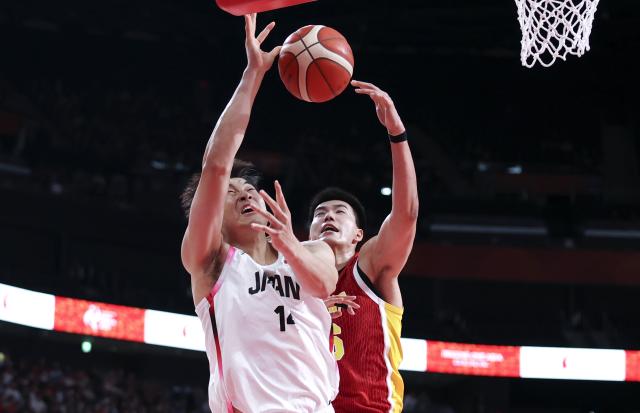 (260918) -- NAGOYA, Sept. 18, 2026 (Xinhua) -- Jiao Boqiao (R) of China vies with Kano Toyoshige of Japan during the men's semifinal basketball match at the 20th Asian Games Aichi-Nagoya 2026 in Nagoya, Japan, Sept. 18, 2026. (Xinhua/Wang Lili)
