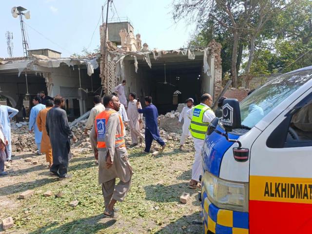 (260918) -- KOHAT, Sept. 18, 2026 (Xinhua) -- This photo taken with mobile phone shows a blast site at Kohat in Pakistan's Khyber Pakhtunkhwa province on Sept. 18, 2026. At least 16 people were killed and over 50 others injured in a twin suicide attack inside a residential compound of police in Pakistan's Khyber Pakhtunkhwa province on Friday, police and rescue officials said. (Str/Xinhua)