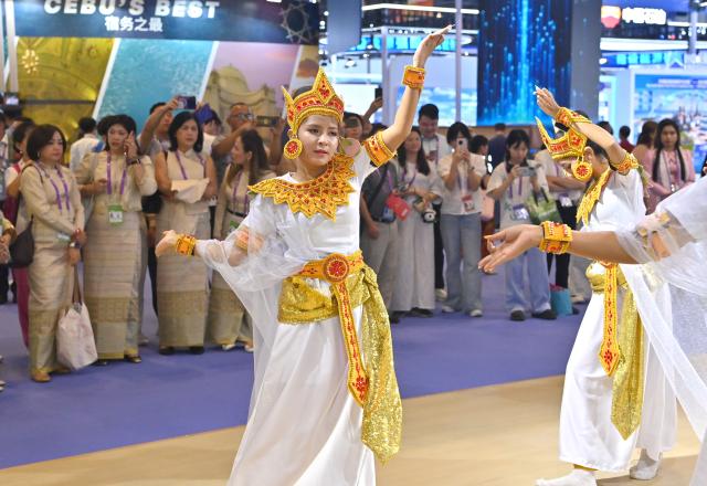 (260918) -- NANNING, Sept. 18, 2026 (Xinhua) -- Actors from Myanmar perform during the 23rd China-ASEAN Expo in Nanning, south China's Guangxi Zhuang Autonomous Region, Sept. 17, 2026. Various cultural performances have become highlights of the ongoing 23rd China-ASEAN Expo. (Xinhua/Zhou Hua)