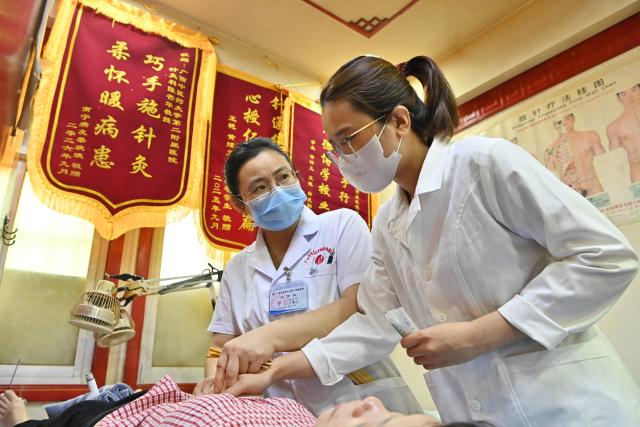 (260918) -- NANNING, Sept. 18, 2026 (Xinhua) -- Dr. Chen Manghua explains acupuncture know-how to Thai Thi Hai Yen (R) at the Second Affiliated Hospital of Guangxi University of Chinese Medicine in Nanning, south China's Guangxi Zhuang Autonomous Region, Sept. 17, 2026.
  Vietnamese scholar Thai Thi Hai Yen, 33, enrolled at Guangxi University of Chinese Medicine (GUCM) in September 2025 to pursue her doctoral degree in traditional Chinese internal medicine under the supervision of Professor Chen Guozhong from the university's First Affiliated Hospital. After one year of intensive Chinese language training, she officially commenced her professional traditional Chinese medicine (TCM) studies this September.
  Yen's pursuit in TCM began long before her arrival in China. She obtained her bachelor's and master's degrees in TCM from Vietnam University of Traditional Medicine before she was employed by Da Nang Rehabilitation Hospital. She is now studying diligently to refine her clinical expertise in China.
   "After earning my PhD, I plan to return to Da Nang Rehabilitation Hospital and integrate TCM with multidisciplinary rehabilitation therapies to achieve better treatment outcomes for my patients," Yen said.
   A time-honored hub for TCM education and cultural exchange with ASEAN nations, GUCM capitalizes on its strengths in both TCM and distinctive Zhuang ethnic medicine. The university has been attracting ASEAN students, boosting professional exchanges, and facilitating China-ASEAN cooperation in traditional medicine and people-to-people connectivity. (Xinhua/Lu Boan)