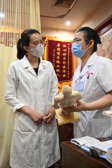 (260918) -- NANNING, Sept. 18, 2026 (Xinhua) -- Dr. Chen Manghua (R) explains acupuncture know-how to Thai Thi Hai Yen at the Second Affiliated Hospital of Guangxi University of Chinese Medicine in Nanning, south China's Guangxi Zhuang Autonomous Region, Sept. 17, 2026.
  Vietnamese scholar Thai Thi Hai Yen, 33, enrolled at Guangxi University of Chinese Medicine (GUCM) in September 2025 to pursue her doctoral degree in traditional Chinese internal medicine under the supervision of Professor Chen Guozhong from the university's First Affiliated Hospital. After one year of intensive Chinese language training, she officially commenced her professional traditional Chinese medicine (TCM) studies this September.
  Yen's pursuit in TCM began long before her arrival in China. She obtained her bachelor's and master's degrees in TCM from Vietnam University of Traditional Medicine before she was employed by Da Nang Rehabilitation Hospital. She is now studying diligently to refine her clinical expertise in China.
   "After earning my PhD, I plan to return to Da Nang Rehabilitation Hospital and integrate TCM with multidisciplinary rehabilitation therapies to achieve better treatment outcomes for my patients," Yen said.
   A time-honored hub for TCM education and cultural exchange with ASEAN nations, GUCM capitalizes on its strengths in both TCM and distinctive Zhuang ethnic medicine. The university has been attracting ASEAN students, boosting professional exchanges, and facilitating China-ASEAN cooperation in traditional medicine and people-to-people connectivity. (Xinhua/Sun Huanjie)