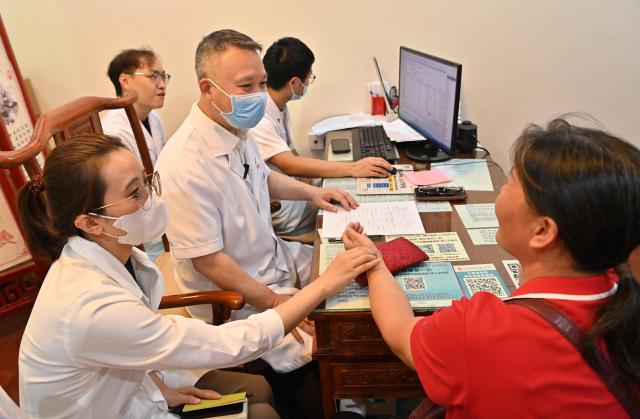 (260918) -- NANNING, Sept. 18, 2026 (Xinhua) -- Thai Thi Hai Yen (1st L) feels a patient's pulse during a consultation session at the Second Affiliated Hospital of Guangxi University of Chinese Medicine in Nanning, south China's Guangxi Zhuang Autonomous Region, Sept. 17, 2026.
  Vietnamese scholar Thai Thi Hai Yen, 33, enrolled at Guangxi University of Chinese Medicine (GUCM) in September 2025 to pursue her doctoral degree in traditional Chinese internal medicine under the supervision of Professor Chen Guozhong from the university's First Affiliated Hospital. After one year of intensive Chinese language training, she officially commenced her professional traditional Chinese medicine (TCM) studies this September.
  Yen's pursuit in TCM began long before her arrival in China. She obtained her bachelor's and master's degrees in TCM from Vietnam University of Traditional Medicine before she was employed by Da Nang Rehabilitation Hospital. She is now studying diligently to refine her clinical expertise in China.
   "After earning my PhD, I plan to return to Da Nang Rehabilitation Hospital and integrate TCM with multidisciplinary rehabilitation therapies to achieve better treatment outcomes for my patients," Yen said.
   A time-honored hub for TCM education and cultural exchange with ASEAN nations, GUCM capitalizes on its strengths in both TCM and distinctive Zhuang ethnic medicine. The university has been attracting ASEAN students, boosting professional exchanges, and facilitating China-ASEAN cooperation in traditional medicine and people-to-people connectivity. (Xinhua/Lu Boan)