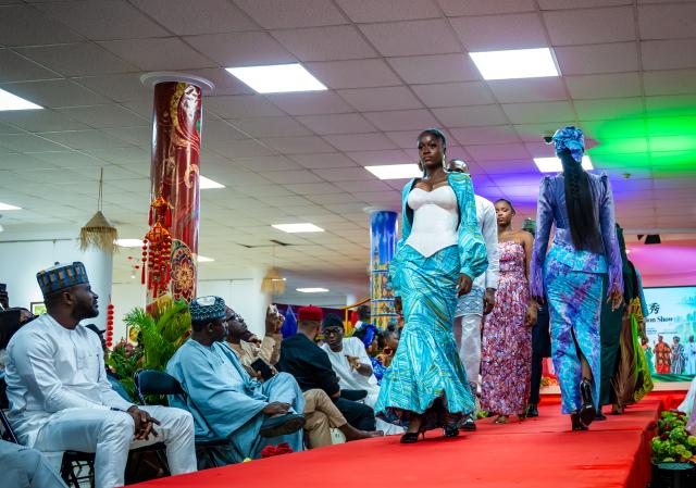 (260918) -- ABUJA, Sept. 18, 2026 (Xinhua) -- Photo taken on Sept. 18, 2026 shows Nigerian models performing during the China-Nigeria Fashion Show at the China Culture Center in Abuja, Nigeria. (Photo by Walekazm/Xinhua)