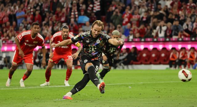 (260919) -- MUNICH, Sept. 19, 2026 (Xinhua) -- Harry Kane (front) of Bayern Munich takes a penalty to score during the German first division Bundesliga football match between FC Bayern Munich and 1. FC Union Berlin in Munich, Germany, Sept. 18, 2026. (Photo by Philippe Ruiz/Xinhua)