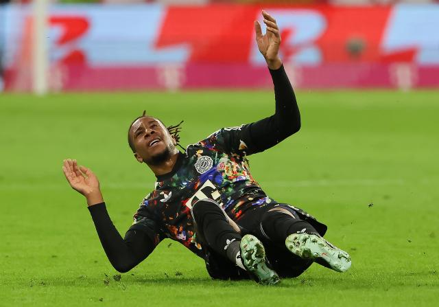 (260919) -- MUNICH, Sept. 19, 2026 (Xinhua) -- Michael Olise of Bayern Munich falls during the German first division Bundesliga football match between FC Bayern Munich and 1. FC Union Berlin in Munich, Germany, Sept. 18, 2026. (Photo by Philippe Ruiz/Xinhua)