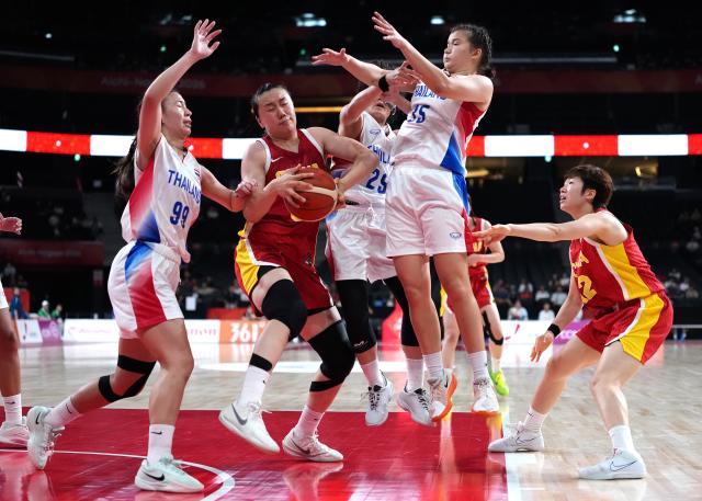 (260919) -- NAGOYA, Sept. 19, 2026 (Xinhua) -- Jia Saiqi (2nd L) of China vies with Priscilla Jensen (1st L), Sasiporn Wongtapha (3rd L) and Sarah Tuukkanen (2nd R) of Thailand during the women's group A basketball match between Thailand and China at the 20th Asian Games Aichi-Nagoya 2026 in Nagoya, Japan, Sept. 19, 2026. (Xinhua/Luo Yuan)