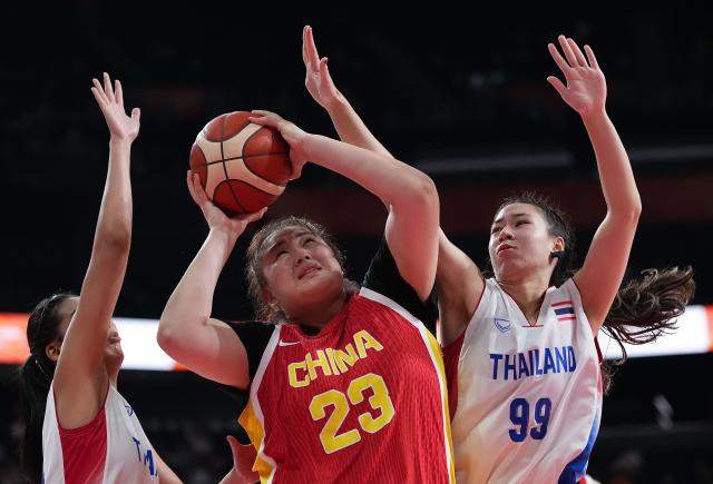 (260919) -- NAGOYA, Sept. 19, 2026 (Xinhua) -- Liu Yutong (C) of China vies with Priscilla Jensen (R) of Thailand during the women's group A basketball match between Thailand and China at the 20th Asian Games Aichi-Nagoya 2026 in Nagoya, Japan, Sept. 19, 2026. (Xinhua/Luo Yuan)
