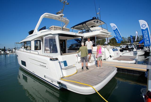 (260919) -- DELTA, Sept. 19, 2026 (Xinhua) -- People visit the Vancouver International Boat Show Fall Marina Show and Sale in Delta, British Columbia, Canada, Sept. 18, 2026. The three-day event kicked off here on Friday, showcasing boats and a wide range of marine products. (Photo by Liang Sen/Xinhua)