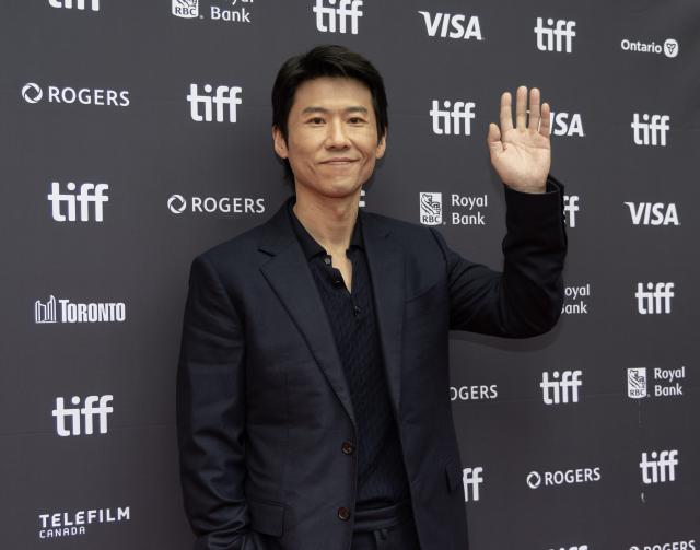 (260919) -- TORONTO, Sept. 19, 2026 (Xinhua) -- Actor Wang Xiao poses for photos at the world premiere of the film "The Road Not Taken" during the 2026 Toronto International Film Festival (TIFF) in Toronto, Canada, on Sept. 18, 2026. (Photo by Zou Zheng/Xinhua)