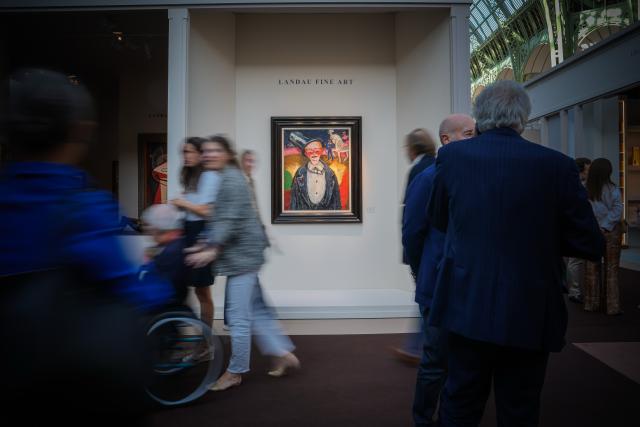 (260919) -- PARIS, Sept. 19, 2026 (Xinhua) -- People visit Fine Arts Paris during a press tour at the Grand Palais in Paris, France, Sept. 18, 2026. Fine Arts Paris, formerly FAB Paris, opens to the public from Sept. 19 to 23, bringing together leading galleries and collectors from France and around the world. (Photo by Aurelien Morissard/Xinhua)