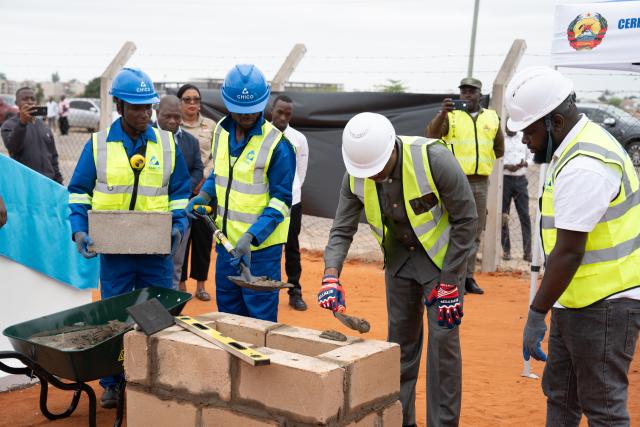 (260919) -- MAPUTO, Sept. 19, 2026 (Xinhua) -- Mozambican Minister of Transport and Logistics Joao Matlombe lays the foundation stone for a China-built Bus Rapid Transit (BRT) project at the project's groundbreaking ceremony in Maputo, Mozambique, Sept. 17, 2026. TO GO WITH "Chinese-built bus transit project breaks ground in Mozambique's Maputo" (Xinhua/Liu Jie)