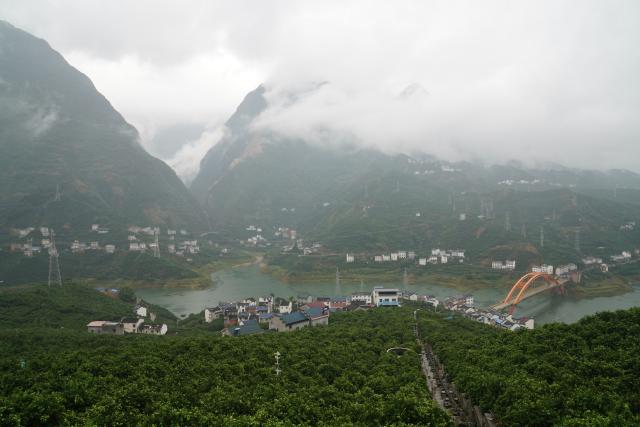 (260919) -- ZIGUI, Sept. 19, 2026 (Xinhua) -- This photo taken on Sept. 18, 2026 shows an agricultural demonstration park in Zigui County of Yichang, central China's Hubei Province. TO GO WITH "Across China: In China's mountain orchards, oranges are taking flight" (Xinhua/Lu Jinbo)