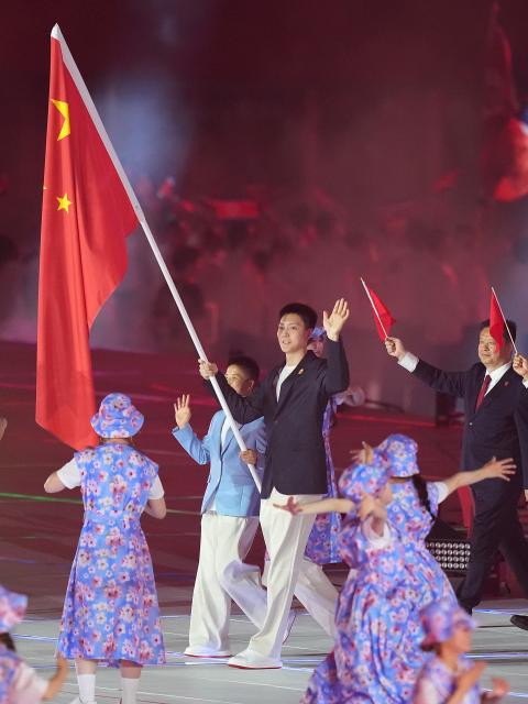(260919) -- NAGOYA, Sept. 19, 2026 (Xinhua) -- Flag bearer of China Hu Mingxuan (C) and Wu Yu parade into the stadium during the opening ceremony of the 20th Asian Games Aichi-Nagoya 2026 in Nagoya, Japan, Sept. 19, 2026. (Xinhua/Lui Siu Wai)