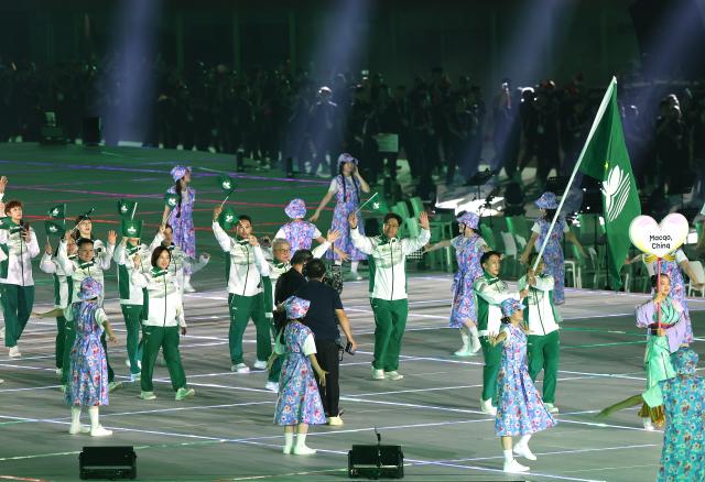 (260919) -- NAGOYA, Sept. 19, 2026 (Xinhua) -- The delegation of Macao of China parades during the opening ceremony of the 20th Asian Games Aichi-Nagoya 2026 in Nagoya, Japan, Sept. 19, 2026. (Xinhua/Yao Qilin)