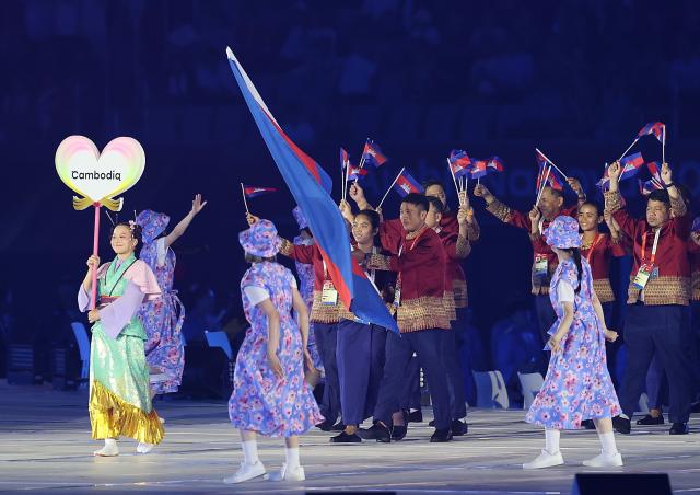 (260919) -- NAGOYA, Sept. 19, 2026 (Xinhua) -- Delegation of Cambodia parades into the stadium during the opening ceremony of the 20th Asian Games Aichi-Nagoya 2026 in Nagoya, Japan, Sept. 19, 2026. (Xinhua/Li Bo)