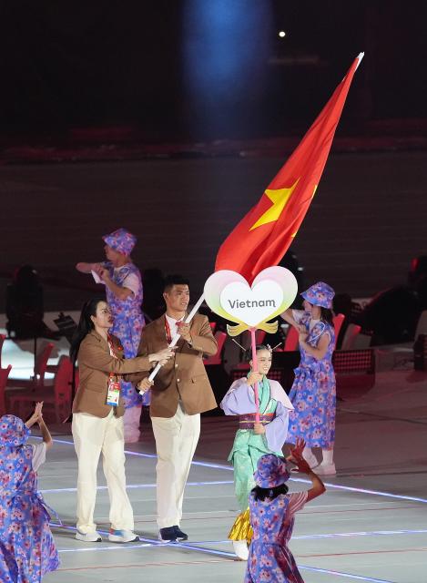 (260919) -- NAGOYA, Sept. 19, 2026 (Xinhua) -- The delegation of Vietnam parades into the stadium during the opening ceremony of the 20th Asian Games Aichi-Nagoya 2026 in Nagoya, Japan, Sept. 19, 2026. (Xinhua/Zhou Mi)