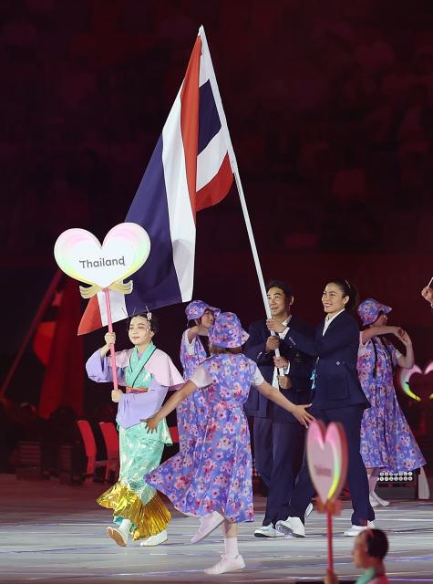 (260919) -- NAGOYA, Sept. 19, 2026 (Xinhua) -- The delegation of Thailand parades into the stadium during the opening ceremony of the 20th Asian Games Aichi-Nagoya 2026 in Nagoya, Japan, Sept. 19, 2026. (Xinhua/Li Bo)