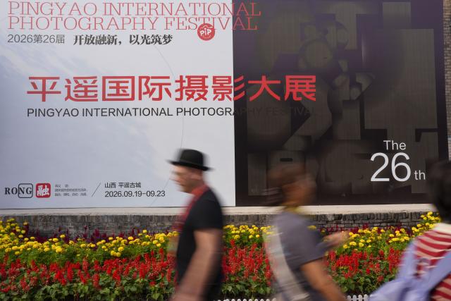 (260919) -- PINGYAO, Sept. 19, 2026 (Xinhua) -- People visit the 26th Pingyao International Photography Festival (PIP) in Pingyao ancient town in Jinzhong, north China's Shanxi Province, Sept. 19, 2025. The 26th PIP kicked off here on Saturday, featuring works by more than 2,600 photographers from over 30 countries and regions. The event will run until Sept. 23. (Xinhua/Yang Chenguang)