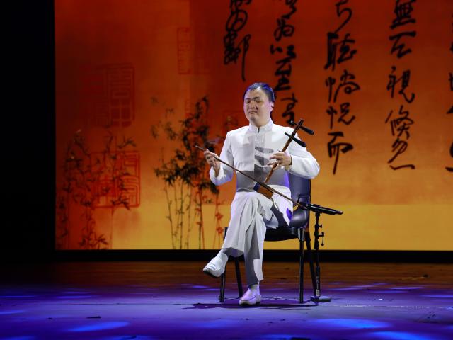 (260919) -- BANDAR SERI BEGAWAN, Sept. 19, 2026 (Xinhua) -- An artist performs during a cultural performance to mark the 35th anniversary of diplomatic relations between China and Brunei in Bandar Seri Begawan, Brunei, on Sept. 18, 2026. TO GO WITH "Cultural performance to celebrate 35th anniversary of China-Brunei ties held in Brunei" (Xinhua/Li Meng)