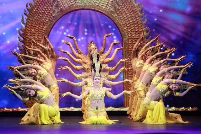 (260919) -- BANDAR SERI BEGAWAN, Sept. 19, 2026 (Xinhua) -- Artists perform during a cultural performance to mark the 35th anniversary of diplomatic relations between China and Brunei in Bandar Seri Begawan, Brunei, on Sept. 18, 2026. TO GO WITH "Cultural performance to celebrate 35th anniversary of China-Brunei ties held in Brunei" (Xinhua/Li Meng)