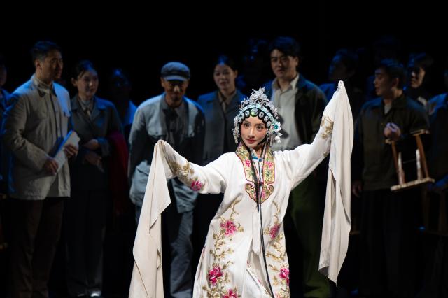 (260919) -- WUHAN, Sept. 19, 2026 (Xinhua) -- Artists perform during the 2026 Yangtze River Culture and Arts Season in Wuhan, central China's Hubei Province, Sept. 19, 2026. The 2026 Yangtze River Culture and Arts Season kicked off here on Saturday, and will run until Oct. 30. (Xinhua/Du Zixuan)