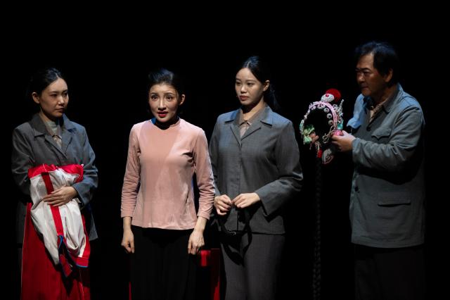 (260919) -- WUHAN, Sept. 19, 2026 (Xinhua) -- Artists perform during the 2026 Yangtze River Culture and Arts Season in Wuhan, central China's Hubei Province, Sept. 19, 2026. The 2026 Yangtze River Culture and Arts Season kicked off here on Saturday, and will run until Oct. 30. (Xinhua/Du Zixuan)