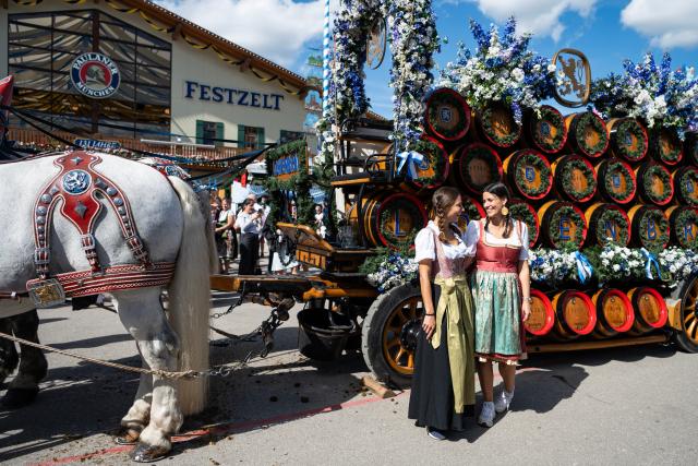 (260919) -- MUNICH, Sept. 19, 2026 (Xinhua) -- People pose for photos at the Oktoberfest in Munich, Germany, Sept. 19, 2026. The 191st Oktoberfest, one of the largest folk festivals in Germany, opened on Saturday in Munich, with mayor Dominik Krause tapping the first barrel of beer as a tradition. This year's festival will last until Oct. 4. (Xinhua/Zhang Haofu)