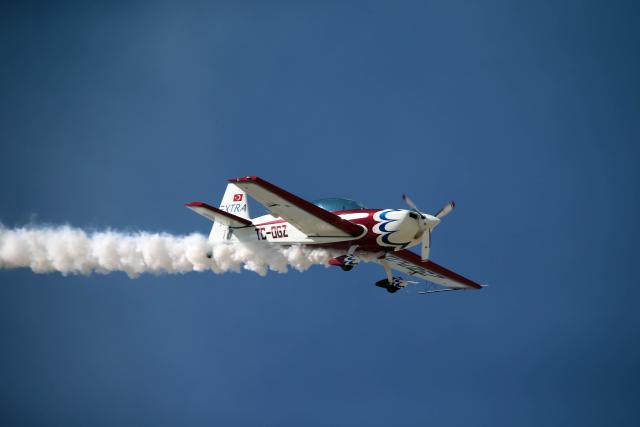 (260919) -- SIVRIHISAR, Sept. 19, 2026 (Xinhua) -- An aircraft performs during the Sivrihisar Airshow 2026 in Sivrihisar district of Eskisehir in Türkiye, Sept. 19, 2026. The annual Sivrihisar Airshow kicked off in Türkiye's Sivrihisar district of Eskisehir on Saturday. (Mustafa Kaya/Handout via Xinhua)