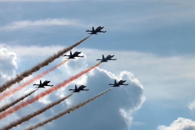 (260919) -- SIVRIHISAR, Sept. 19, 2026 (Xinhua) -- Aircraft perform during the Sivrihisar Airshow 2026 in Sivrihisar district of Eskisehir in Türkiye, Sept. 19, 2026. The annual Sivrihisar Airshow kicked off in Türkiye's Sivrihisar district of Eskisehir on Saturday. (Mustafa Kaya/Handout via Xinhua)