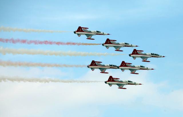(260919) -- SIVRIHISAR, Sept. 19, 2026 (Xinhua) -- Aircraft perform during the Sivrihisar Airshow 2026 in Sivrihisar district of Eskisehir in Türkiye, Sept. 19, 2026. The annual Sivrihisar Airshow kicked off in Türkiye's Sivrihisar district of Eskisehir on Saturday. (Mustafa Kaya/Handout via Xinhua)