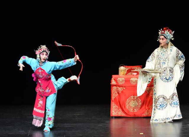 (260919) -- VIENNA, Sept. 19, 2026 (Xinhua) -- Actors perform "The Legend of the Iron Bow," a Peking Opera piece, as part of the 2026 Chinese operatic performances series "Legend of the Chinese Opera" in Vienna, Austria, Sept. 19, 2026. (Xinhua/He Canling)