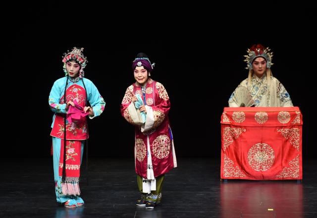 (260919) -- VIENNA, Sept. 19, 2026 (Xinhua) -- Actors perform "The Legend of the Iron Bow," a Peking Opera piece, as part of the 2026 Chinese operatic performances series "Legend of the Chinese Opera" in Vienna, Austria, Sept. 19, 2026. (Xinhua/He Canling)