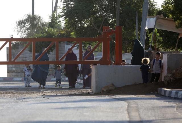 (260919) -- NABLUS, Sept. 19, 2026 (Xinhua) -- Palestinian children wait for school bus near a closed Israeli checkpoint gate in the village of Qusra, south of Nablus, in the West Bank, on Sept. 16, 2026. TO GO WITH "Feature: A journey to school through fear and barriers" (Photo by Nidal Eshtayeh/Xinhua)